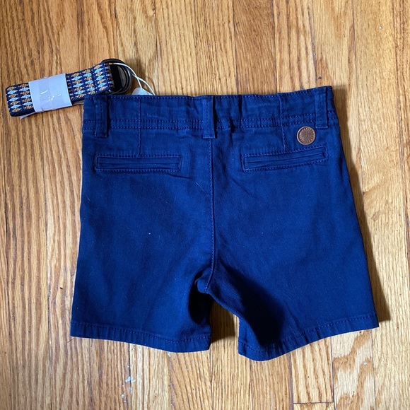 Boys 12M navy shorts with belt - Picture 2 of 4